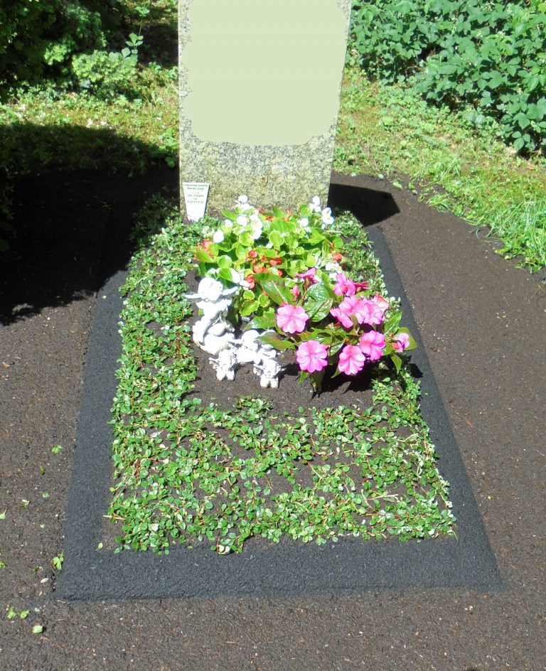 Familiengrab Jahrespflege Grabgröße 80cm x 180 cm