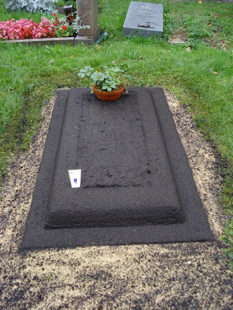 Provisorischer Grabhügel für ein Urnengrab